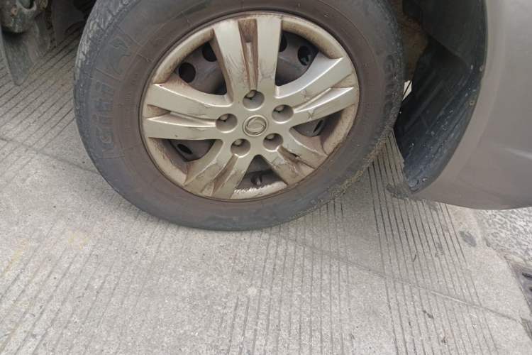 Used FORTHING Lingzhi 2013 V3 1.5L 7-Seater Standard Model II Right Front Wheel Hub