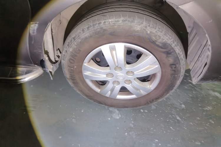 Used FORTHING Lingzhi 2013 M3 1.6L 7-Seater Comfort Model Right Front Wheel Hub