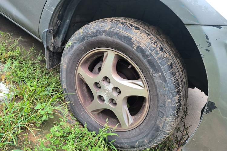Used FORTHING Lingzhi 2013 M3 1.6L 7-Seater Comfort Model Right Front Wheel Hub