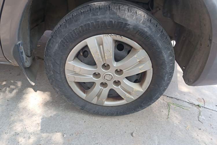 Used FORTHING Lingzhi 2013 V3 1.5L 7-Seater Standard Model II Right Front Wheel Hub