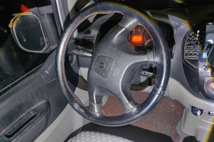 Used FORTHING Lingzhi 2013 M3 1.6L 7-Seater Luxury Model Steering Wheel