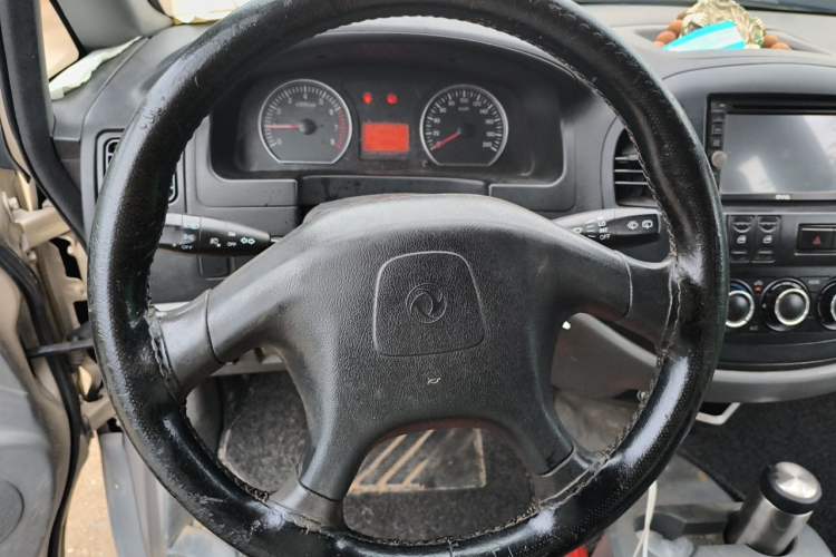 Used FORTHING Lingzhi 2013 M3 1.6L 7-Seater Comfort Model Steering Wheel
