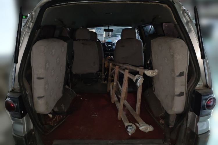 Used FORTHING Lingzhi 2013 M3 1.6L 7-Seater Comfort Model Trunk