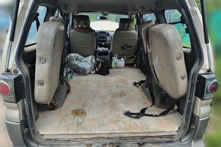 Used FORTHING Lingzhi 2013 M3 1.6L 7-Seater Comfort Model Trunk