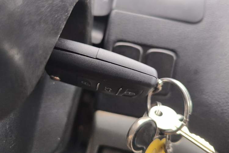 Used FORTHING Lingzhi 2013 M3 1.6L 7-Seater Comfort Model Vehicle Key
