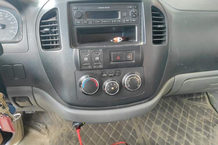 Used FORTHING Lingzhi 2013 V3 1.5L 5-Seat Standard Model I Audio And AC Panel