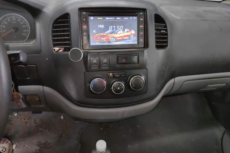 Used FORTHING Lingzhi 2013 V3 1.5L 7-Seater Luxury Model Audio And AC Panel