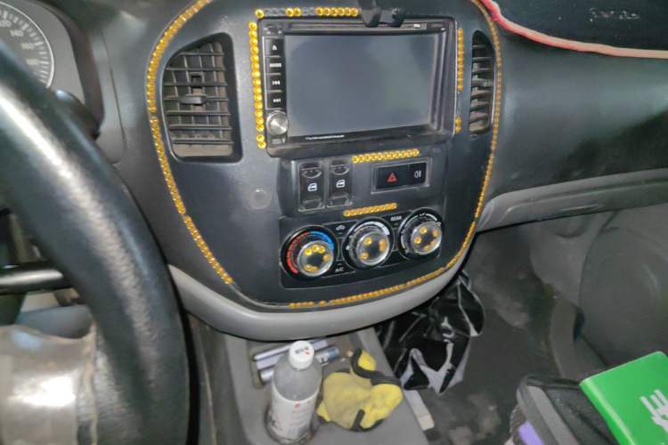 Used FORTHING Lingzhi 2013 V3 1.5L 7-Seater Standard Model II Audio And AC Panel