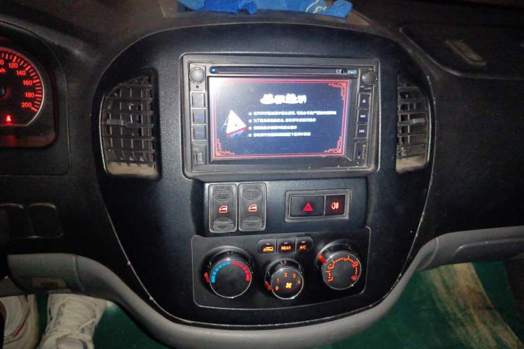 Used FORTHING Lingzhi 2013 M3 1.6L 7-Seater Comfort Model Audio And AC Panel