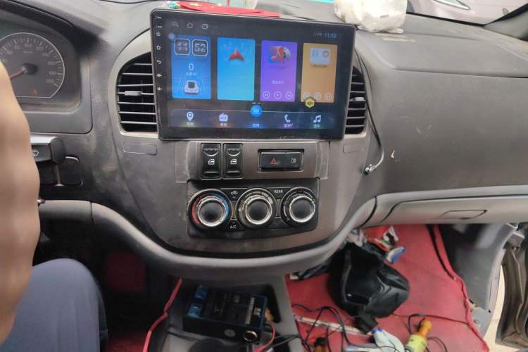 Used FORTHING Lingzhi 2013 V3 1.5L 7-Seater Standard Model II Audio And AC Panel