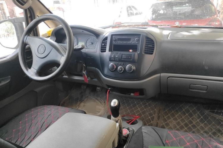 Used FORTHING Lingzhi 2013 V3 1.5L 5-Seat Standard Model I Center Console