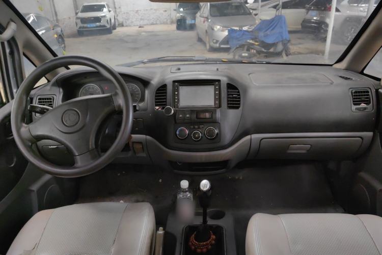 Used FORTHING Lingzhi 2013 V3 1.5L 7-Seater Luxury Model Center Console