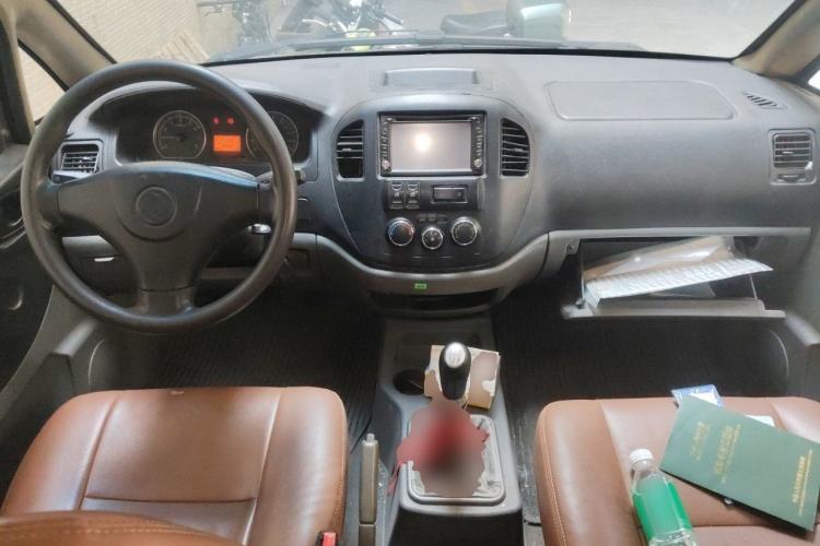 Used FORTHING Lingzhi 2013 V3 1.5L 7-Seater Comfort Model Center Console
