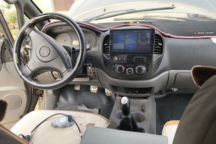 Used FORTHING Lingzhi 2013 V3 1.5L 7-Seater Standard Model II Center Console
