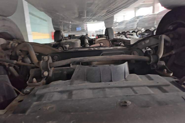 Used FORTHING Lingzhi 2013 V3 1.5L 7-Seater Standard Model II Chassis Front