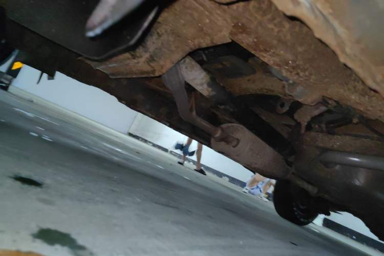 Used FORTHING Lingzhi 2013 V3 1.5L 7-Seater Standard Model II Chassis Front Left