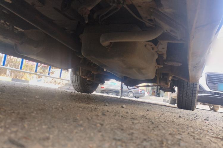 Used FORTHING Lingzhi 2013 V3 1.5L 7-Seater Standard Model II Chassis Front Left