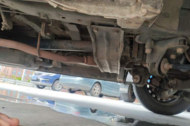 Used FORTHING Lingzhi 2013 V3 1.5L 7-Seater Standard Model II Chassis Front Right