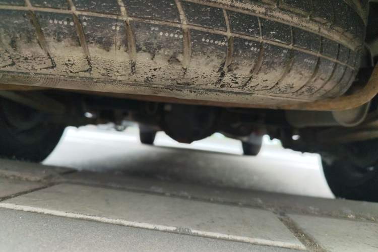 Used FORTHING Lingzhi 2013 M3 1.6L 7-seat Standard Model Chassis Rear