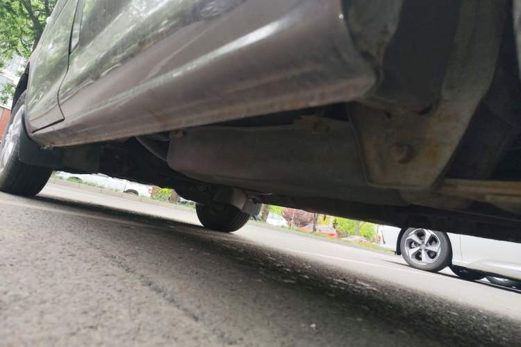 Used FORTHING Lingzhi 2013 M3 1.6L 7-seat Standard Model Chassis Rear Left