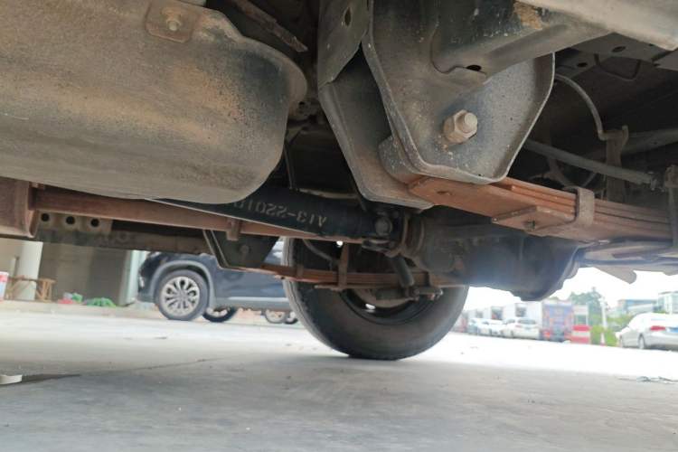 Used FORTHING Lingzhi 2013 V3 1.5L 7-Seater Standard Model II Chassis Rear Left