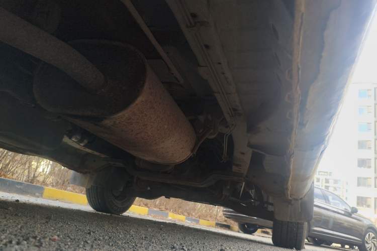 Used FORTHING Lingzhi 2013 V3 1.5L 7-Seater Standard Model II Chassis Rear Right