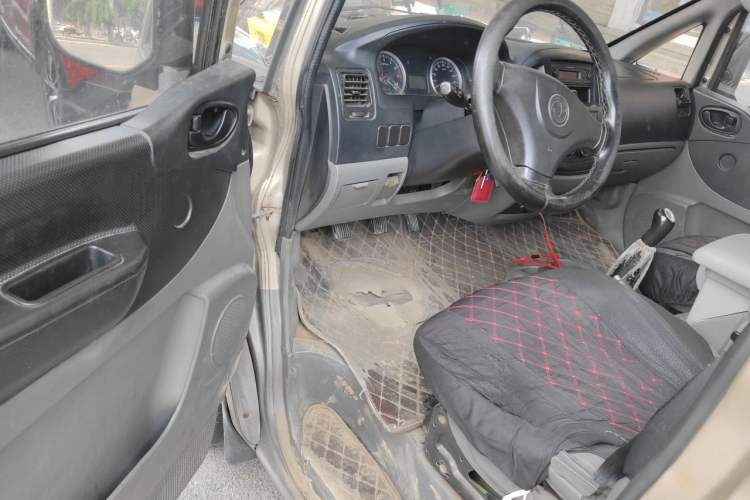 Used FORTHING Lingzhi 2013 V3 1.5L 5-Seat Standard Model I Driver Seat