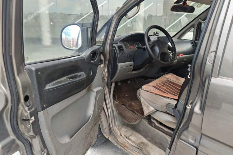 Used FORTHING Lingzhi 2013 V3 1.5L 7-Seater Standard Model II Driver Seat