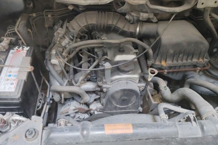 Used FORTHING Lingzhi 2013 V3 1.5L 7-Seater Comfort Model Engine Bay