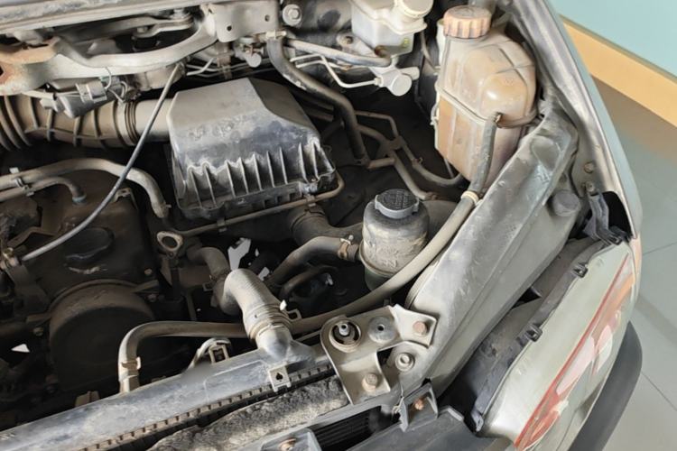 Used FORTHING Lingzhi 2013 V3 1.5L 7-Seater Standard Model II Engine Bay Left