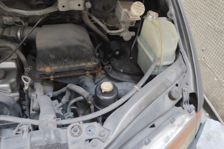 Used FORTHING Lingzhi 2013 V3 1.5L 7-Seater Comfort Model Engine Bay Left