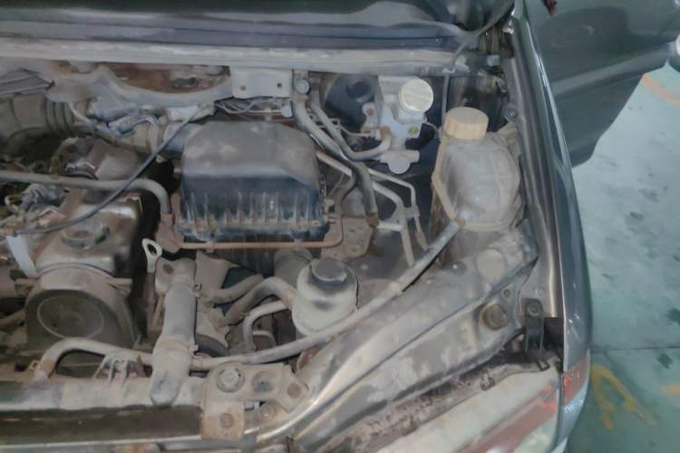 Used FORTHING Lingzhi 2013 V3 1.5L 7-Seater Standard Model II Engine Bay Left