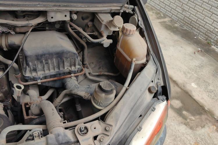 Used FORTHING Lingzhi 2013 V3 1.5L 7-Seater Standard Model II Engine Bay Left