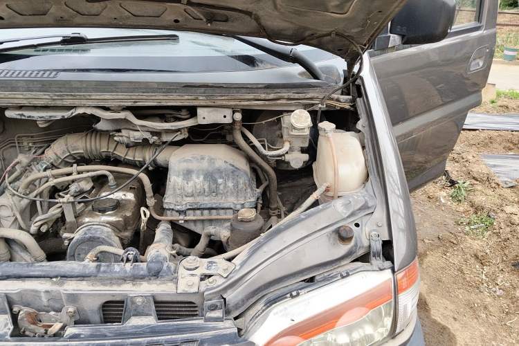 Used FORTHING Lingzhi 2013 V3 1.5L 7-Seater Standard Model II Engine Bay Left