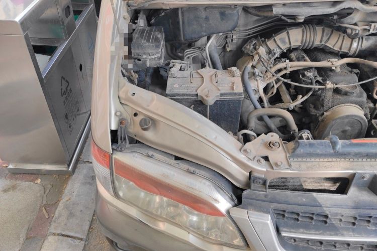 Used FORTHING Lingzhi 2013 V3 1.5L 5-Seat Standard Model I Engine Bay Right