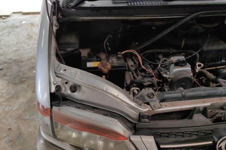 Used FORTHING Lingzhi 2013 V3 1.5L 7-Seater Luxury Model Engine Bay Right