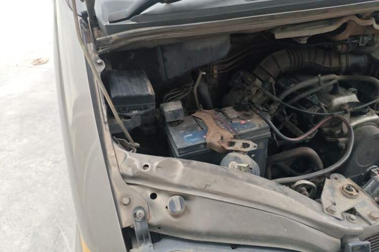 Used FORTHING Lingzhi 2013 V3 1.5L 7-Seater Standard Model II Engine Bay Right
