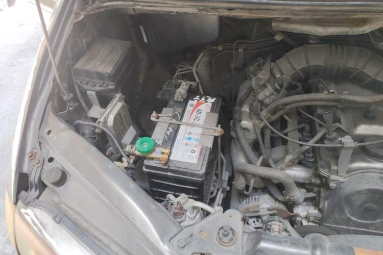 Used FORTHING Lingzhi 2013 V3 1.5L 7-Seater Comfort Model Engine Bay Right