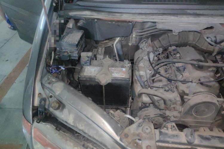 Used FORTHING Lingzhi 2013 V3 1.5L 7-Seater Standard Model II Engine Bay Right