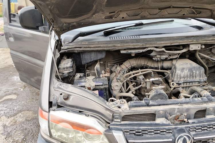 Used FORTHING Lingzhi 2013 V3 1.5L 7-Seater Standard Model II Engine Bay Right