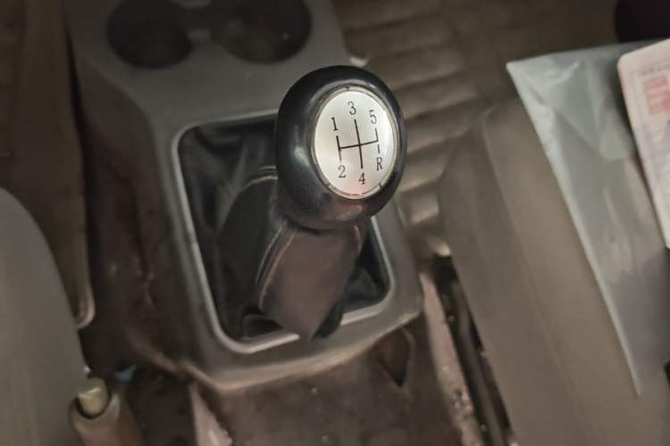 Used FORTHING Lingzhi 2013 V3 1.5L 7-Seater Standard Model II Gear Lever