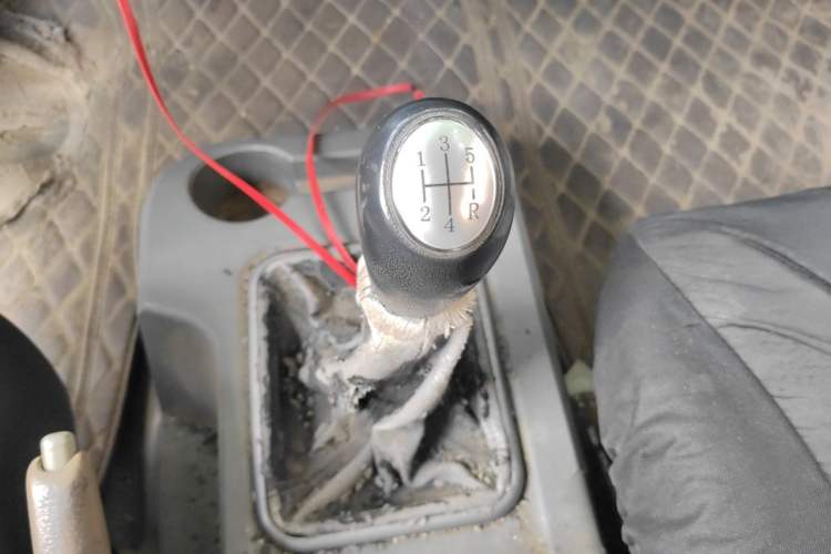 Used FORTHING Lingzhi 2013 V3 1.5L 5-Seat Standard Model I Gear Lever
