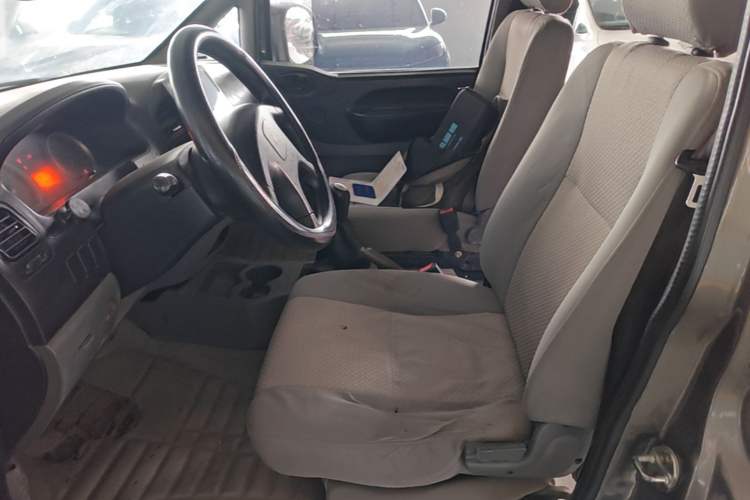 Used FORTHING Lingzhi 2013 V3 1.5L 7-Seater Standard Model II Left Front Seat
