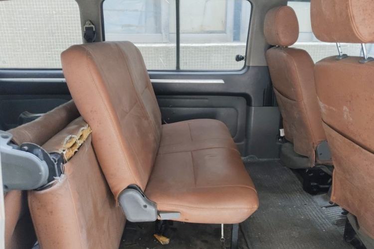 Used FORTHING Lingzhi 2013 V3 1.5L 7-Seater Comfort Model Left Rear Seat