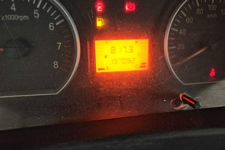 Used FORTHING Lingzhi 2013 V3 1.5L 7-Seater Standard Model II Odometer Close Up