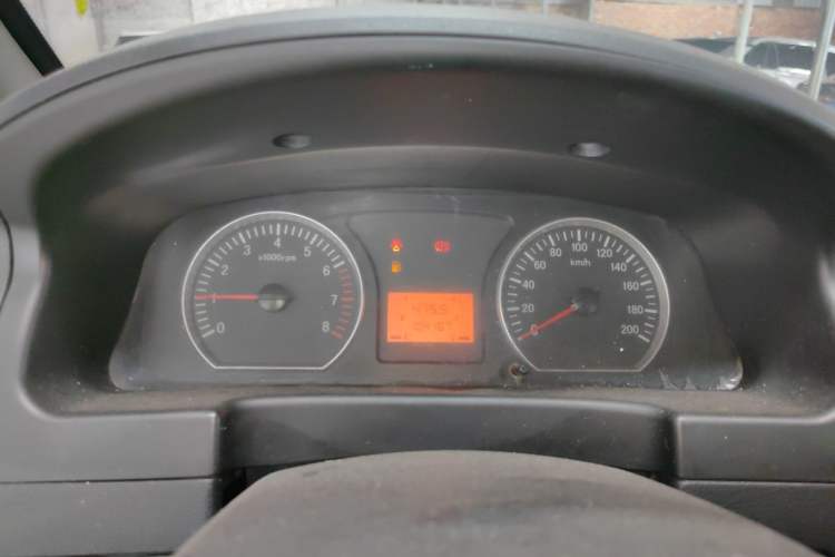 Used FORTHING Lingzhi 2013 V3 1.5L 7-Seater Luxury Model Odometer Close Up