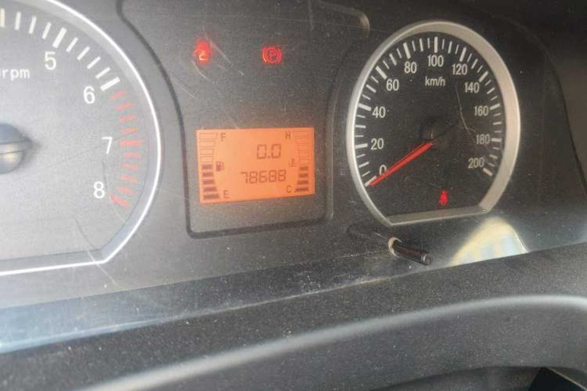 Used FORTHING Lingzhi 2013 M3 1.6L 7-seat Standard Model Odometer Close Up
