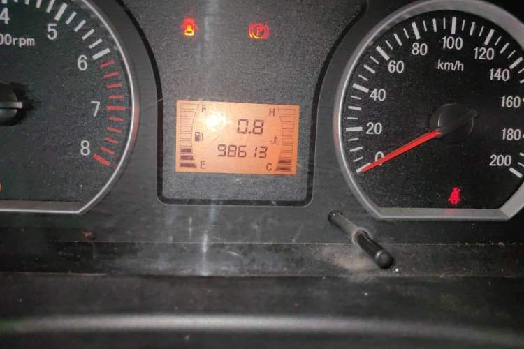Used FORTHING Lingzhi 2013 V3 1.5L 7-Seater Standard Model II Odometer Close Up