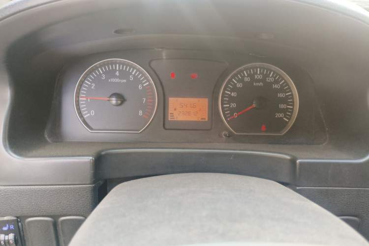 Used FORTHING Lingzhi 2013 V3 1.5L 7-Seater Standard Model II Odometer Close Up