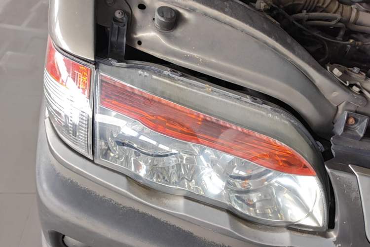 Used FORTHING Lingzhi 2013 V3 1.5L 7-Seater Standard Model II Right Front Headlight